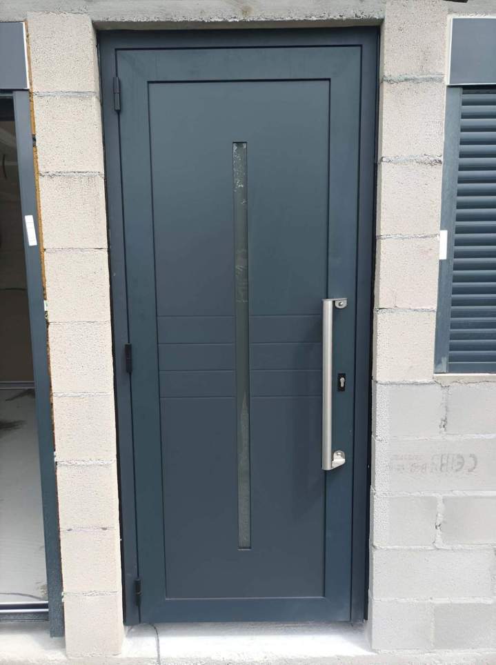 Fabrication de portes d’entrée aluminium à Roquebrune-sur-Argens