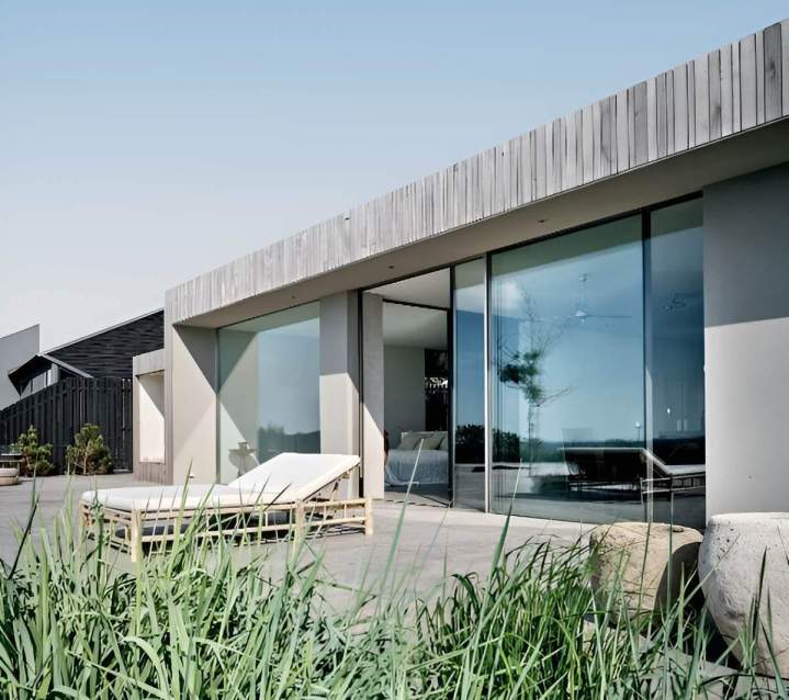 Profitez de la lumière et du confort chez vous grâce à une véranda.